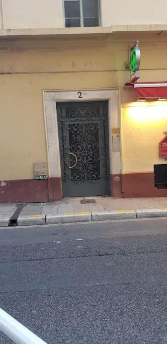 Appartement Studette En Plein Coeur Du Vieux *