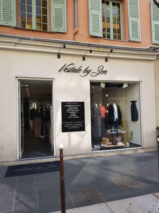 Studette En Plein Coeur Du Vieux Nice